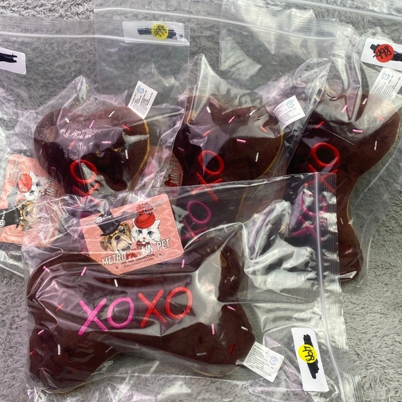 Hugs Kisses Bone Dog Toy‎ Plush Squeaker Metro Pawlin Pet 9 Inch - Picture 6 of 8